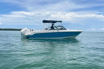 2025 Boston Whaler 210 Vantage