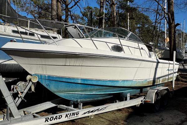 2001 Aquasport 215 Explorer