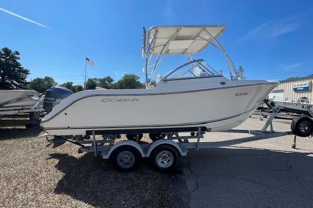 2013 Cobia 220 Dual Console