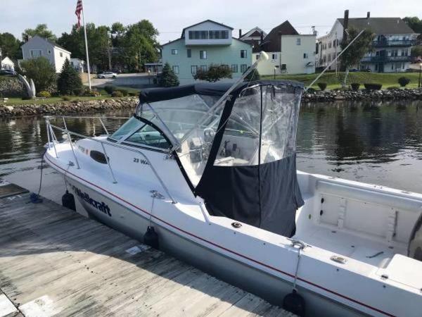 1998 Wellcraft 23 Walkaround