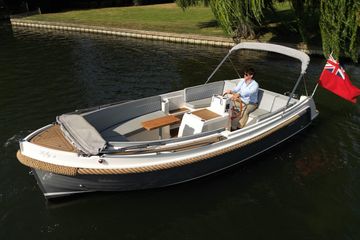 2019 Interboat Intender 700