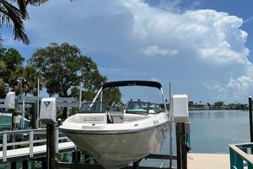 2020 Sea Ray SPX 230