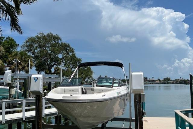 2020 Sea Ray SPX 230
