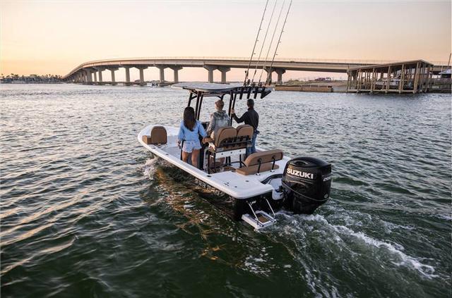 Sea Pro 230 BAY SERIES W/200HP