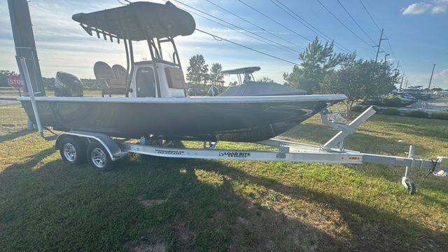 Sea Pro 230 BAY SERIES W/200HP
