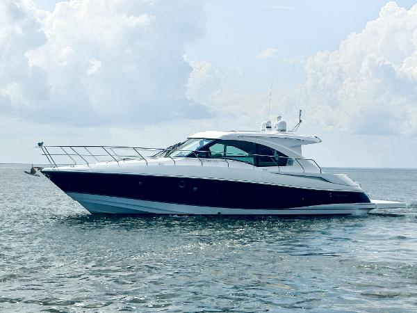 2016 Cruisers Yachts Cantius 45