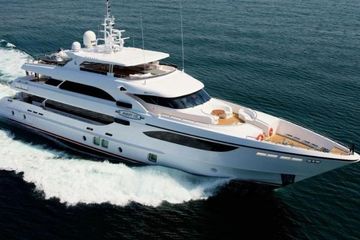 2015 Gulf Craft Majesty 135