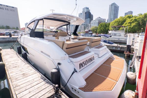 2016 Cruisers Yachts 390 Express Coupe