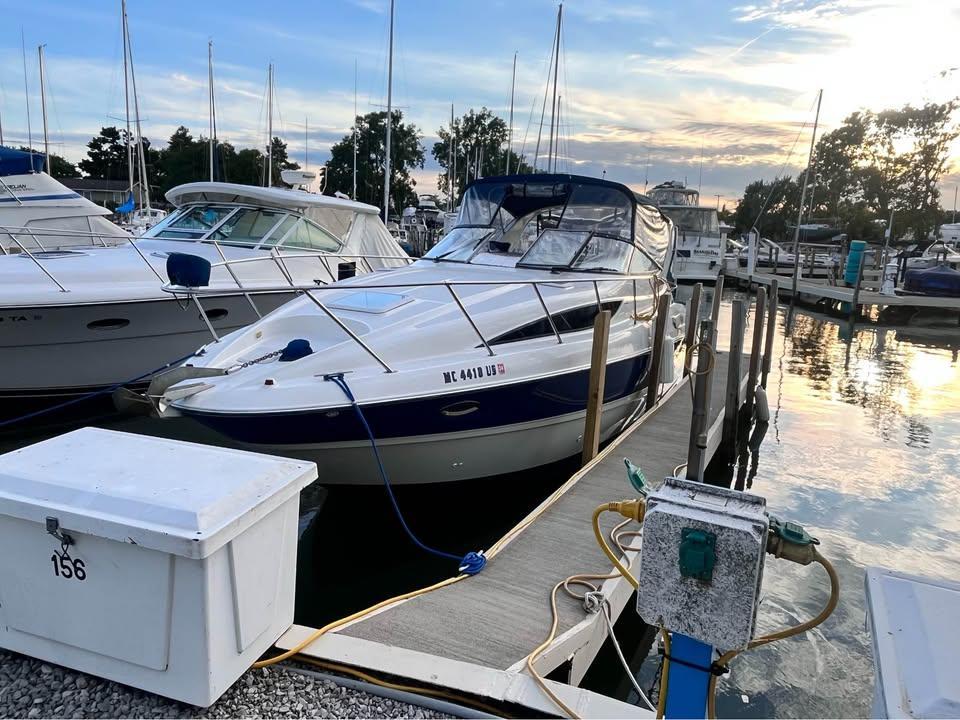 2005 Bayliner 305