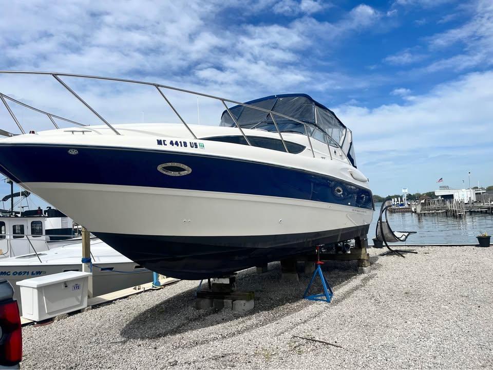 2005 Bayliner 305