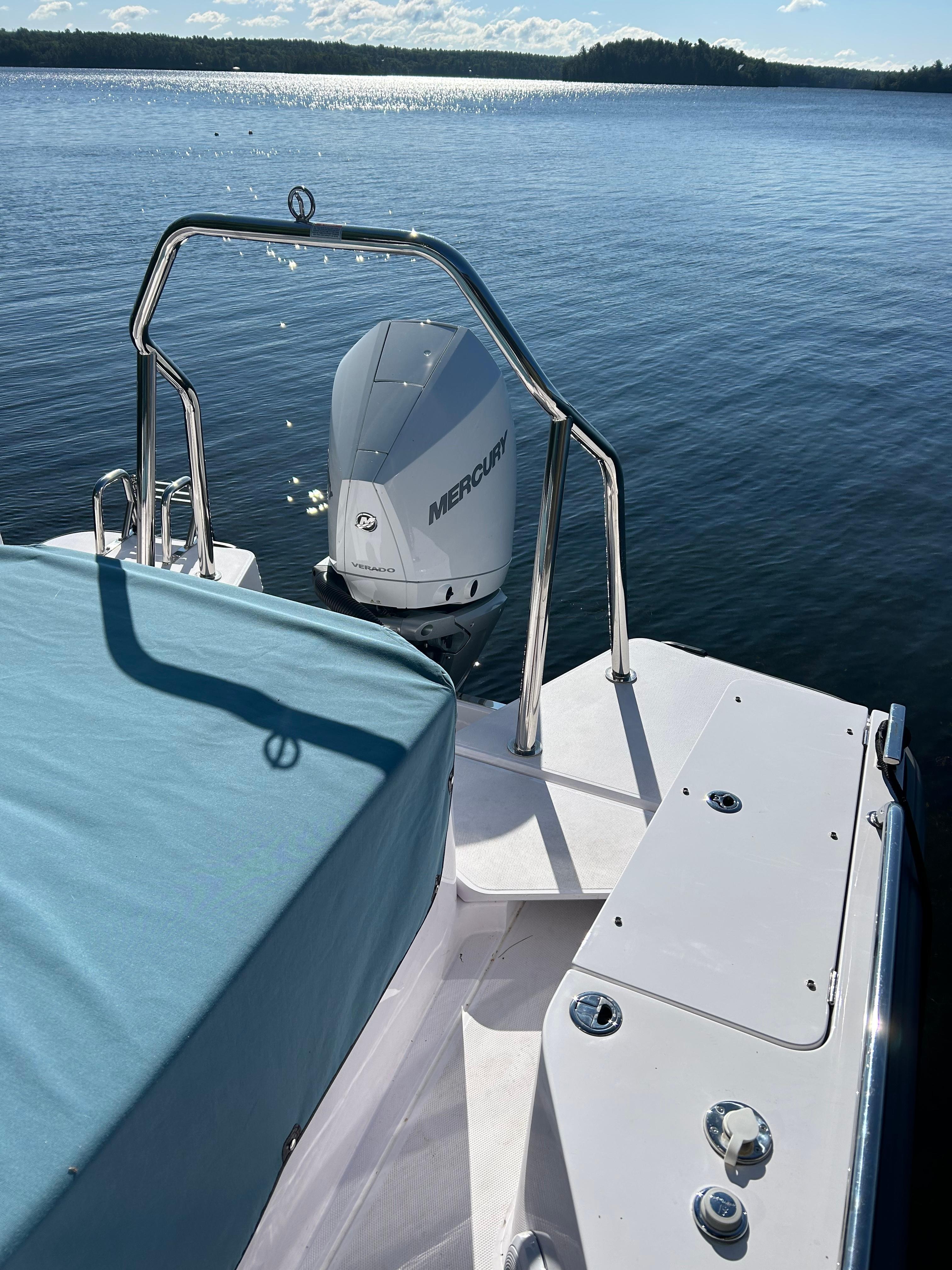 2023 Axopar 28 CABIN