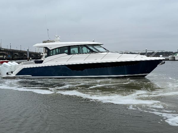 Tiara Yachts 48 LE 2024 Tiara Yachts 48 LE cruising on a cloudy day.