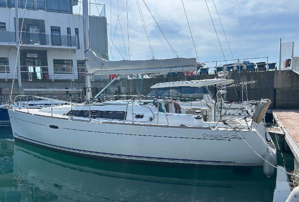 Beneteau Oceanis 37