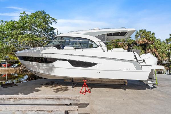 2024 Beneteau Antares 11