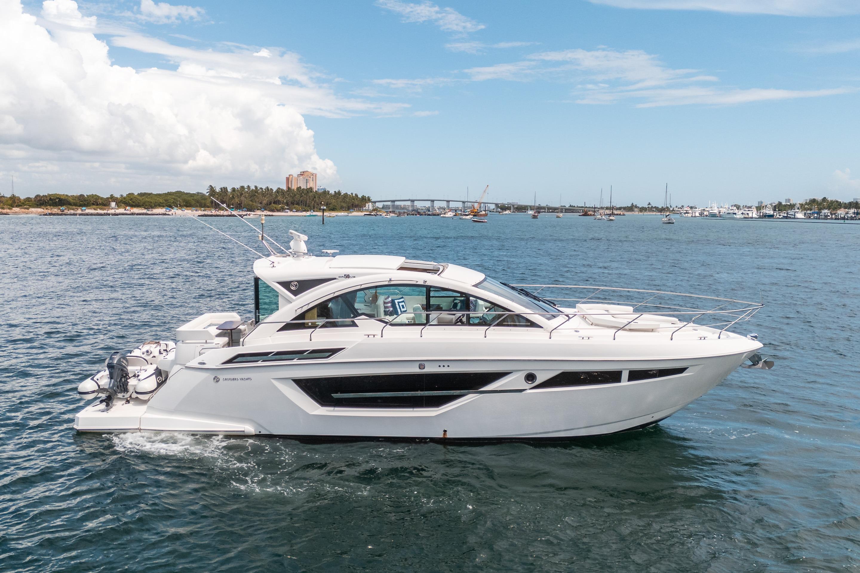 2019 Cruisers Yachts 50 Cantius