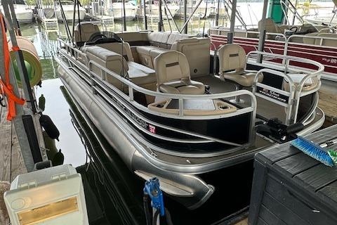2019 Sun Tracker Fishin' Barge 24 XP3