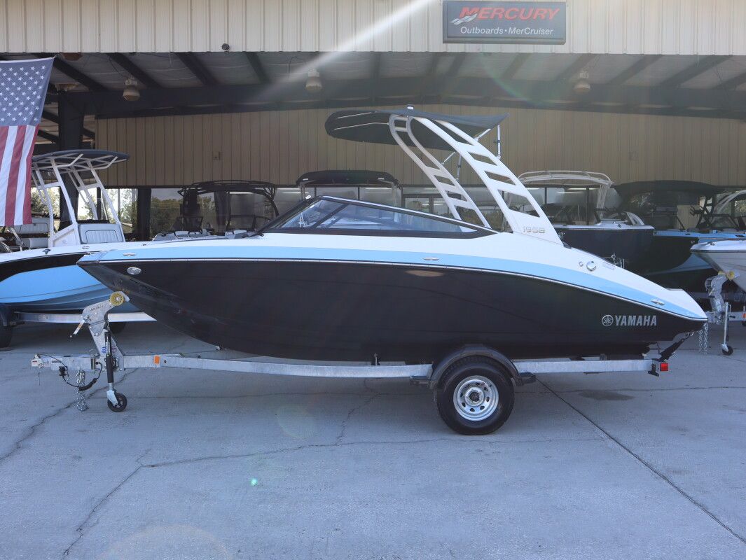 2025 Yamaha Boats 