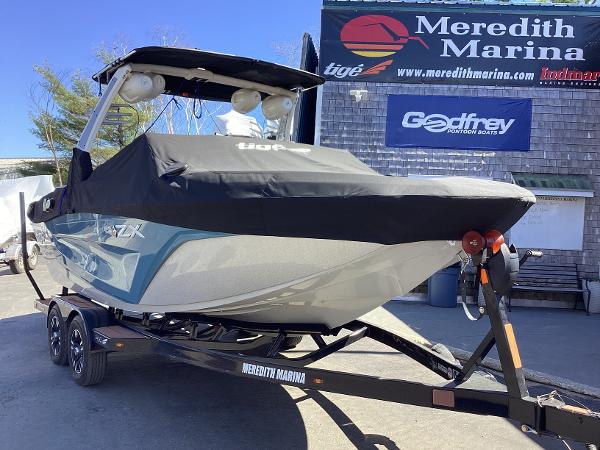 Tigé 21ZX 2020 Tigé 21ZX boat on trailer at Meredith Marina.