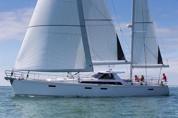 2016 Amel 64