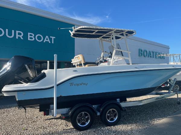 2022 Bayliner Trophy T22CC