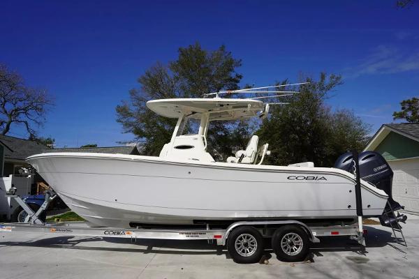 Cobia 262 Center Console