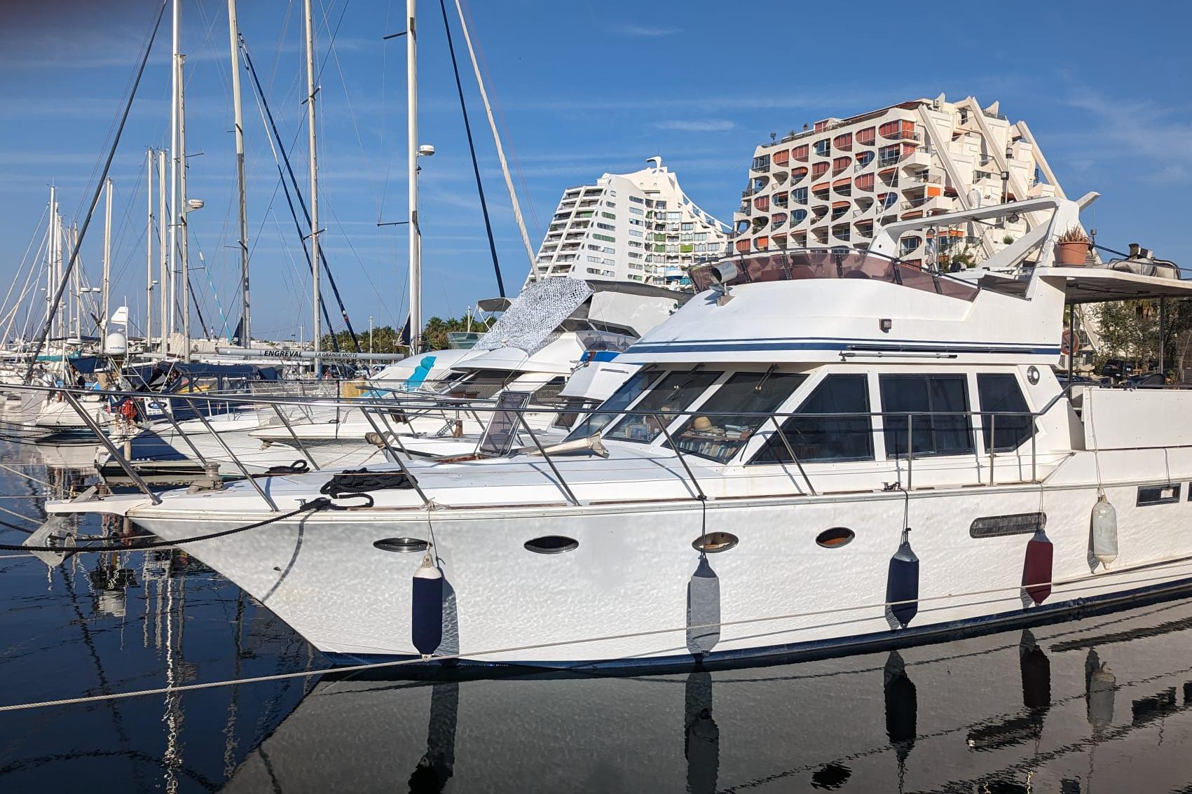 1990 Monterey 415 Sport Yacht