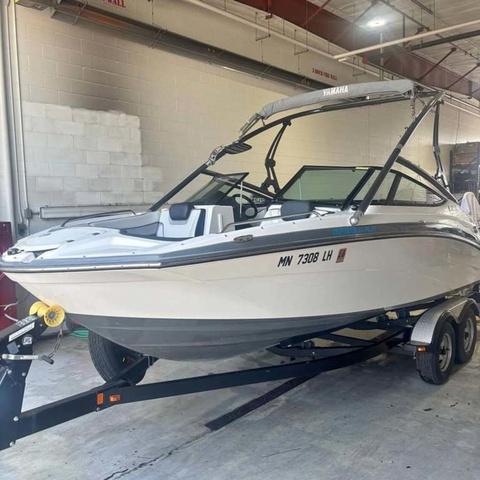 Yamaha Boats 212X