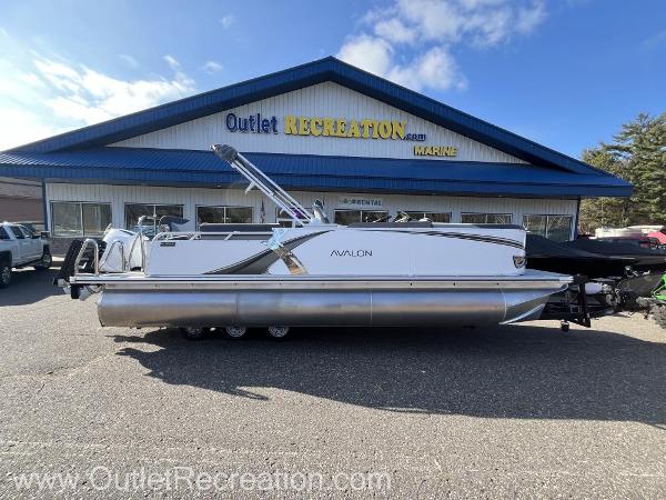 Avalon LSZ Quad Lounger 2025 Avalon LSZ Quad Lounger pontoon boat outside Outlet Recreation Marine.