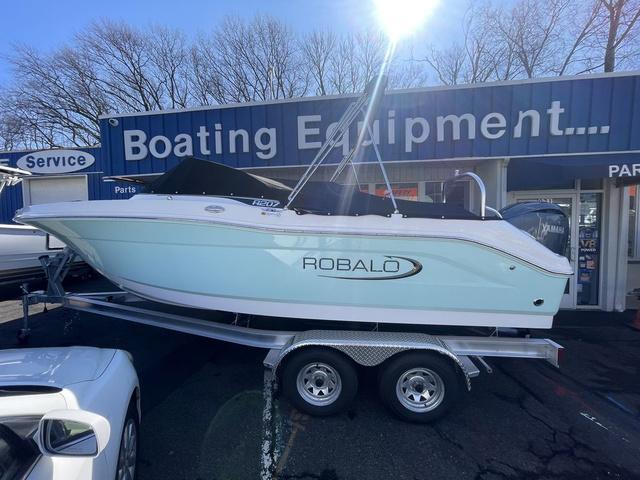 Robalo R207 Dual Console