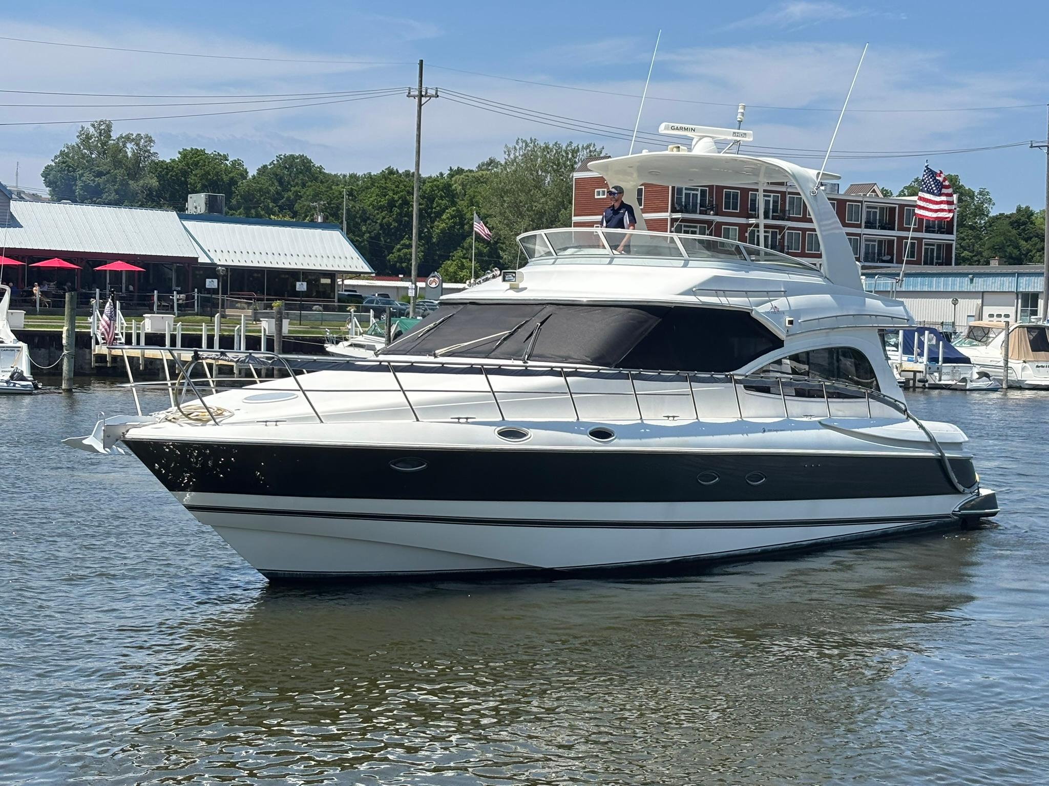 2003 Cruisers Yachts 5000 Sport Sedan