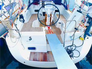 Beneteau Oceanis 31 2018 Beneteau Oceanis 31 sailboat cockpit with wooden deck and steering wheel.