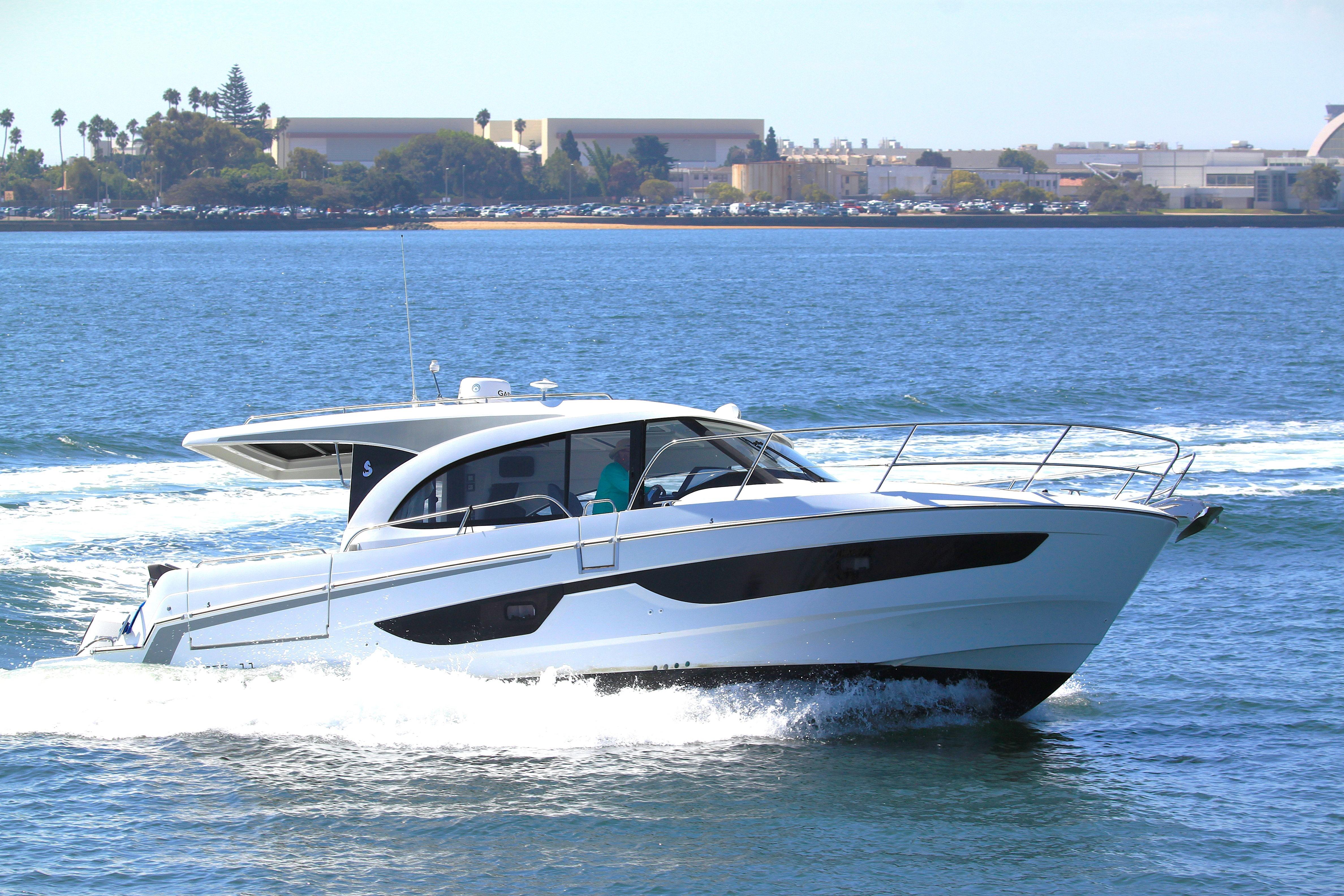 2022 Beneteau Antares 11