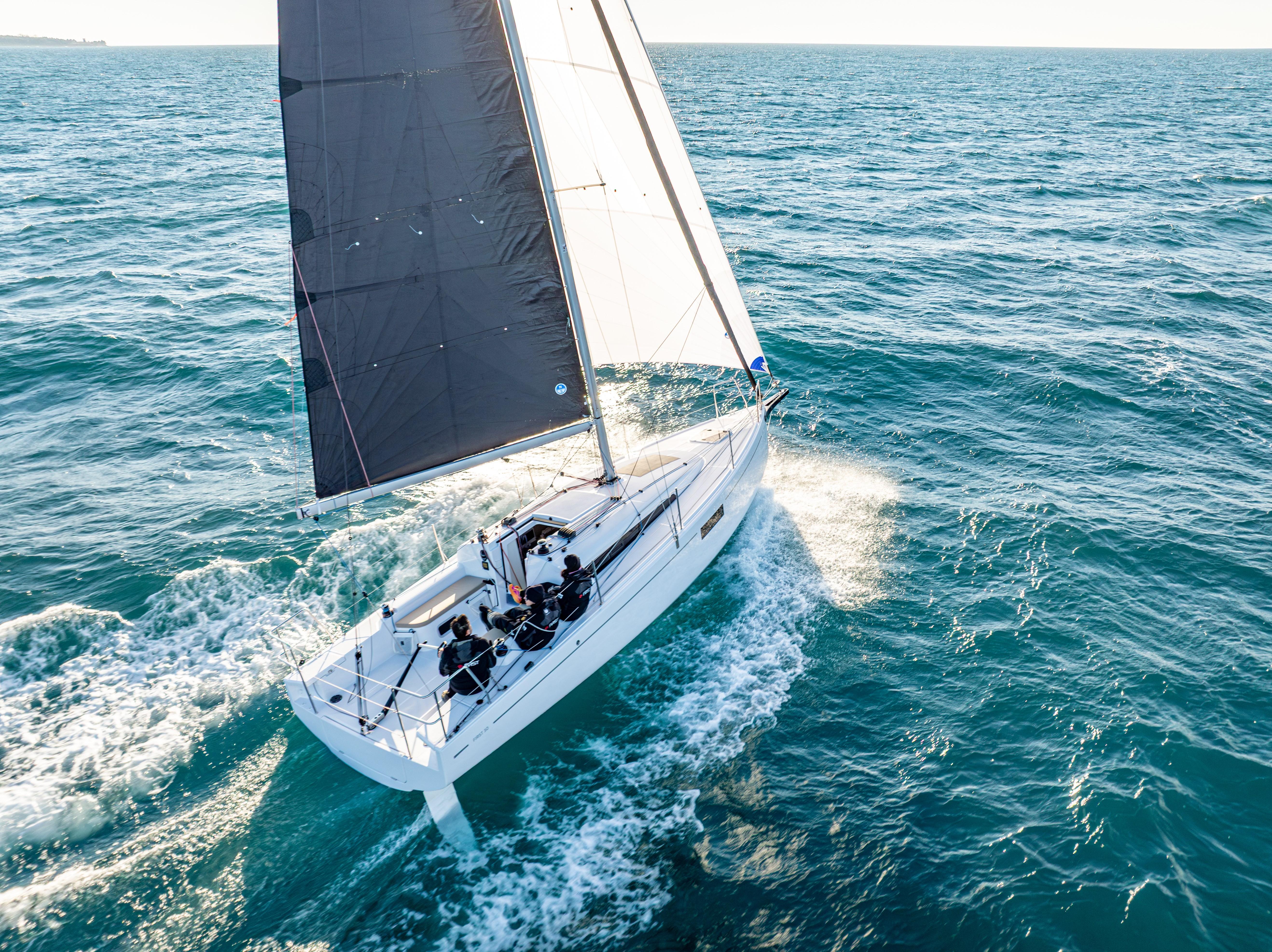 2025 Beneteau First 30