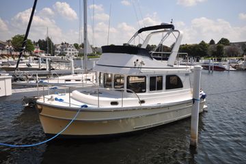 2015 Helmsman Trawlers 31 Sedan
