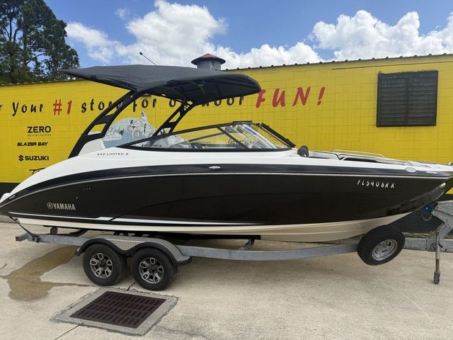 2018 Yamaha Boats 242 Limited S E-Series