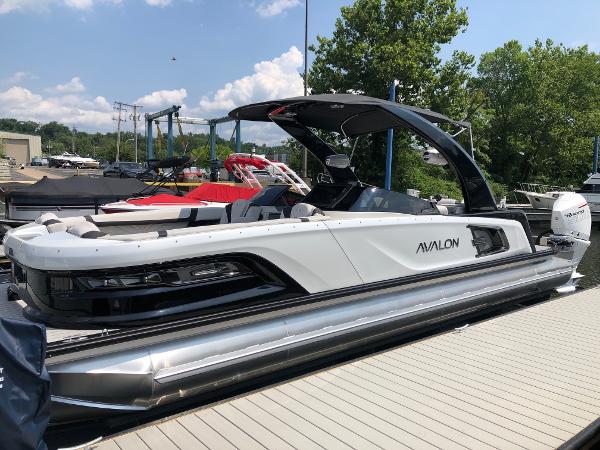 Avalon Excalibur - 27' 2024 Avalon Excalibur 27' pontoon boat docked at marina.