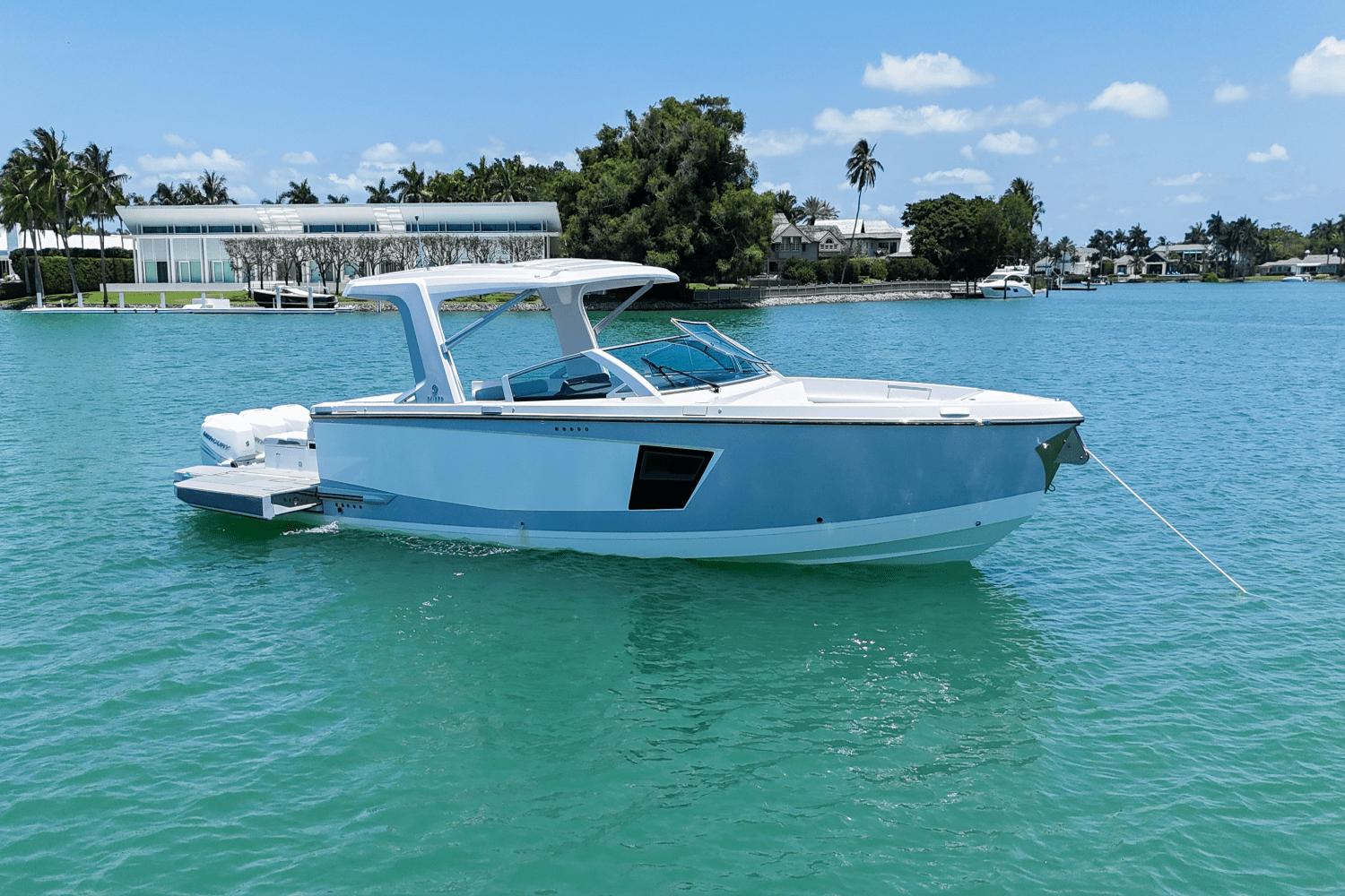 2023 Aviara AV40 Outboard