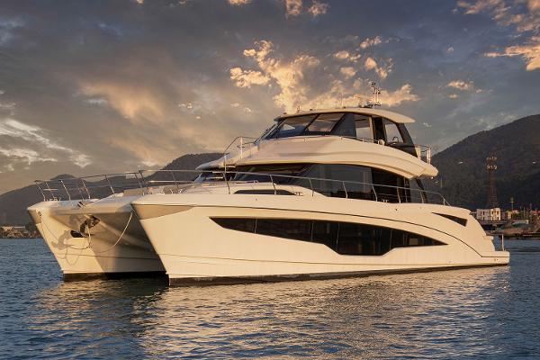 Aquila 70 Luxury Manufacturer Provided Image