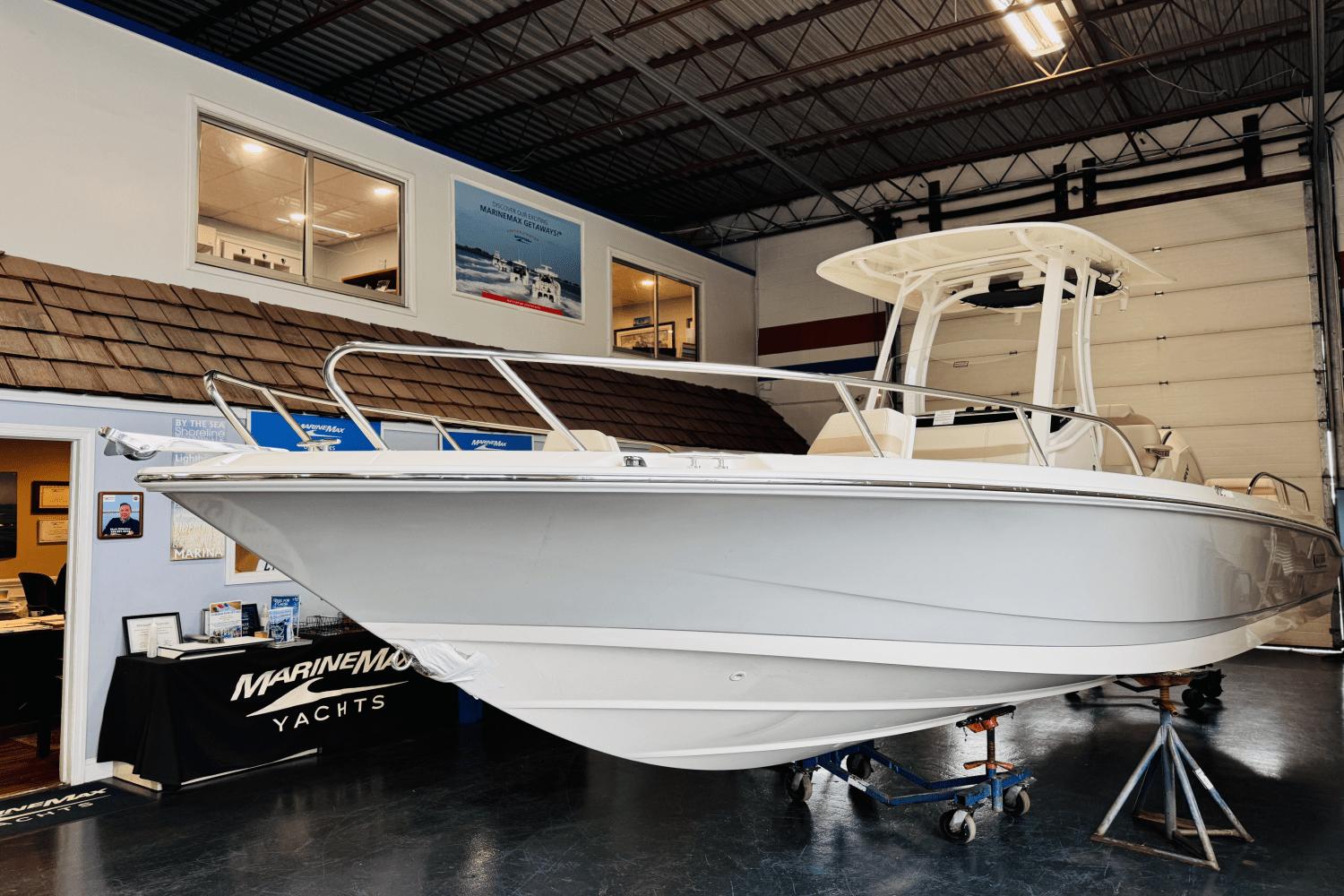 2025 Boston Whaler 250 Dauntless