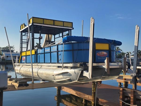 2021 Bahama 240 Tritoon Coral Reef