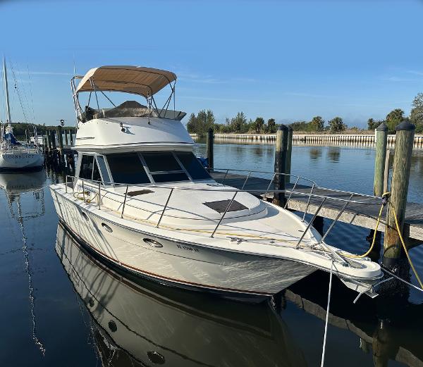 1989 Tiara Yachts 3100 Convertible