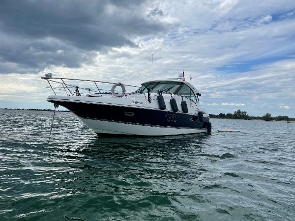 2011 Cruisers Yachts 420 Sports Coupe