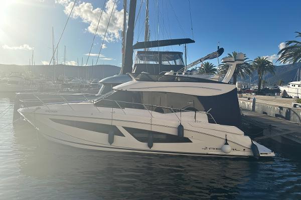 2021 Regal 42