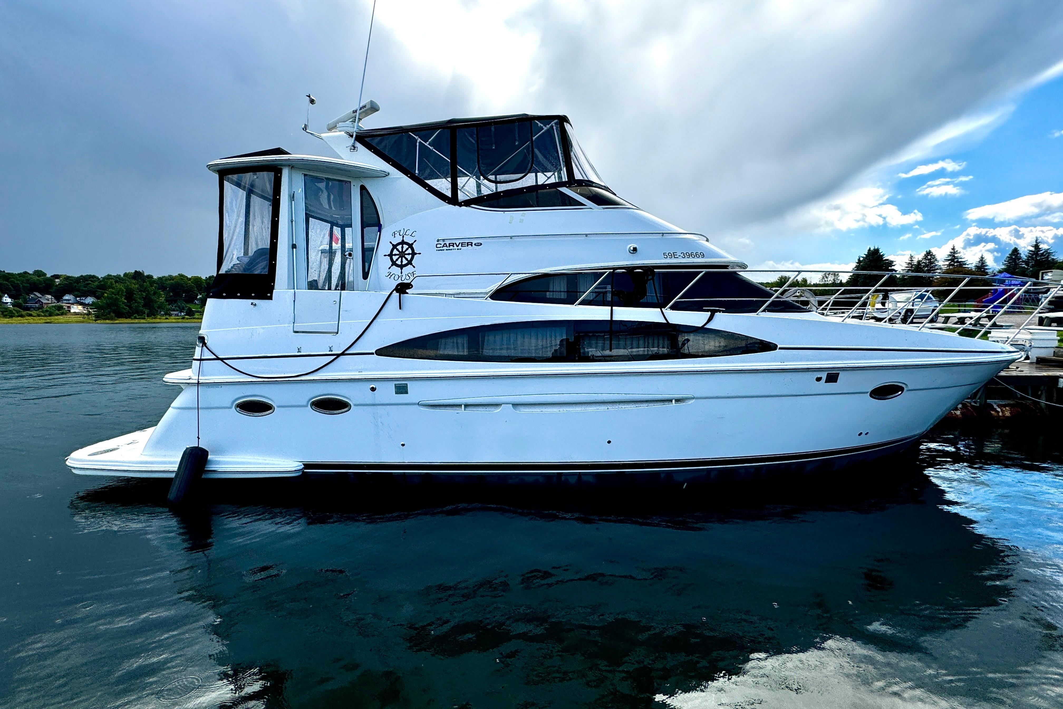 2003 Carver 396 Motor Yacht