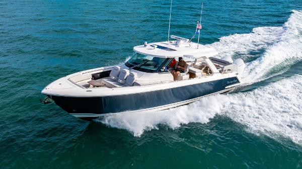 Tiara Yachts 43 LS 2022 Tiara Yachts 43 LS cruising on open water, showcasing sleek design and performance.