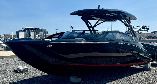 2025 Yamaha Boats 275SD