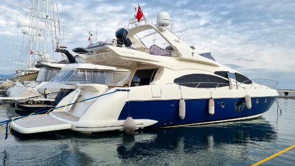2008 Azimut 68E