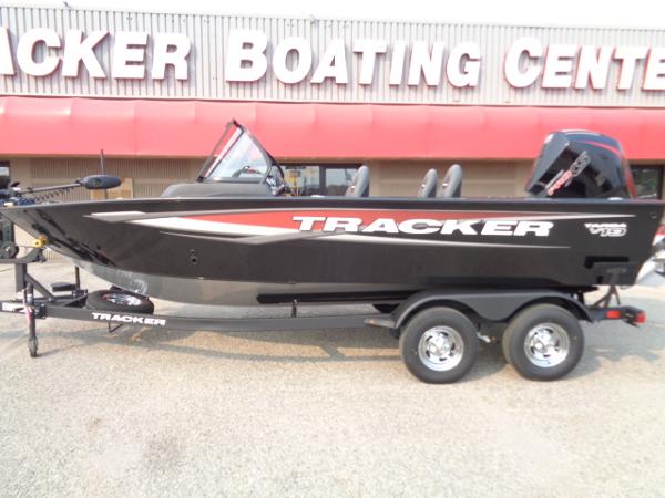 Tracker Targa V-19 WT 2025 Tracker Targa V-19 WT boat on trailer at Tracker Boating Center.