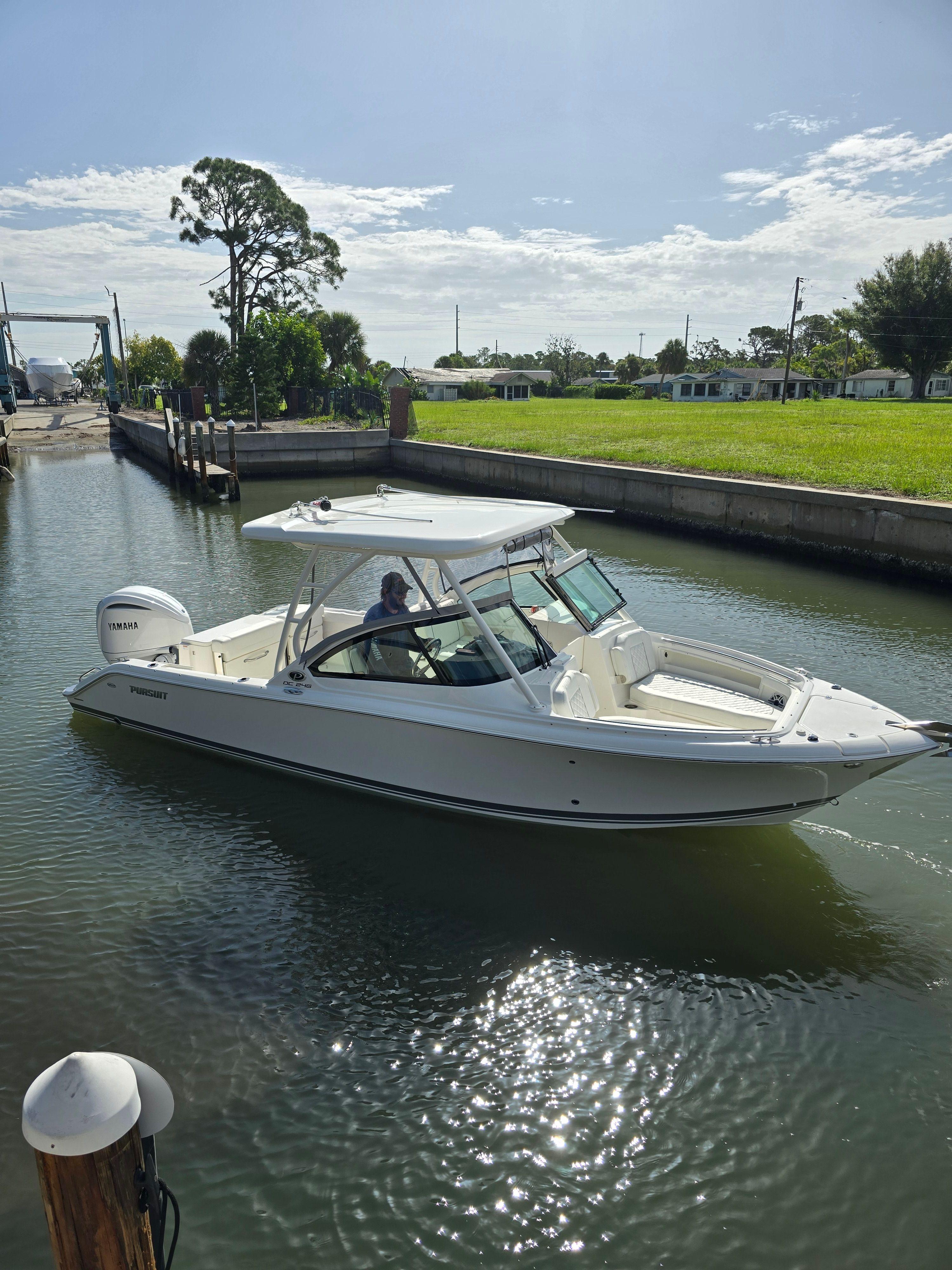 2025 Pursuit DC 246 Dual Console