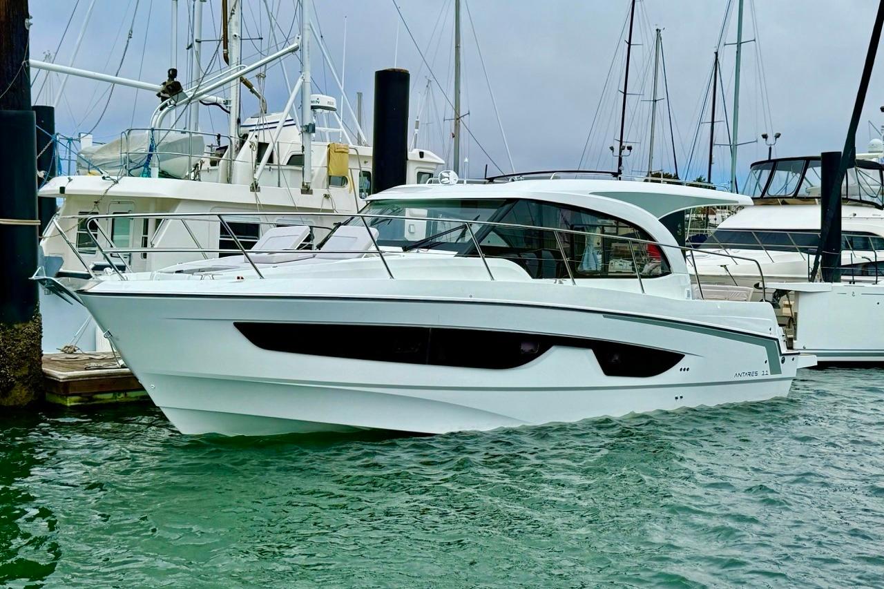 2026 Beneteau Antares 11